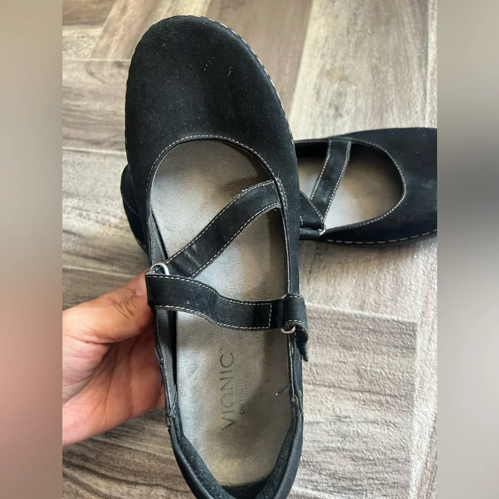 Vionic Flats - Picture 6 of 10